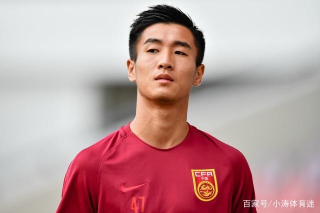 下场时间来不及了！姆巴佩让奥利弗转交队长袖标给楚阿梅尼